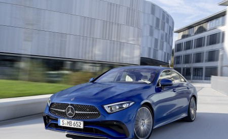2022 Mercedes-Benz CLS AMG Line (Color: Spectral Blue Metallic) Front Three-Quarter Wallpapers 450x275 (2)
