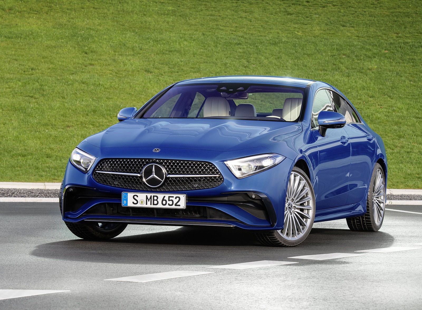 2022 Mercedes-Benz CLS AMG Line (Color: Spectral Blue Metallic) Front Three-Quarter Wallpapers #13 of 24