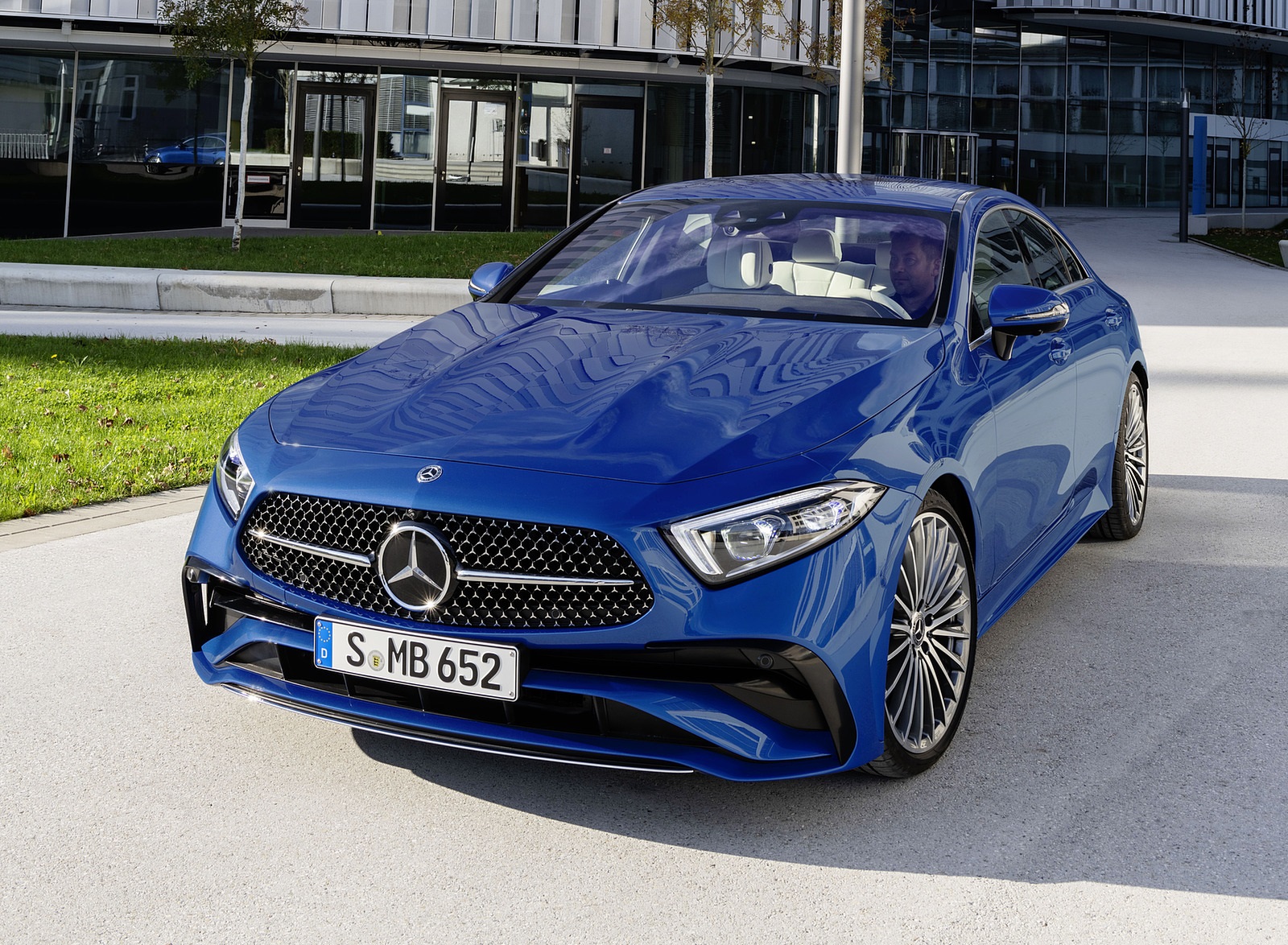2022 Mercedes-Benz CLS AMG Line (Color: Spectral Blue Metallic) Front Wallpapers (9)