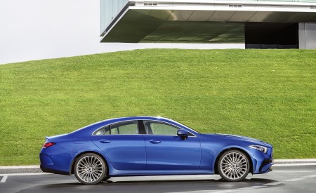 2022 Mercedes-Benz CLS AMG Line (Color: Spectral Blue Metallic) Side Wallpapers 450x275 (17)