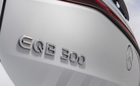 2022 Mercedes-Benz EQB 300 4MATIC (Color: Digital White) Badge Wallpapers 450x275 (56)