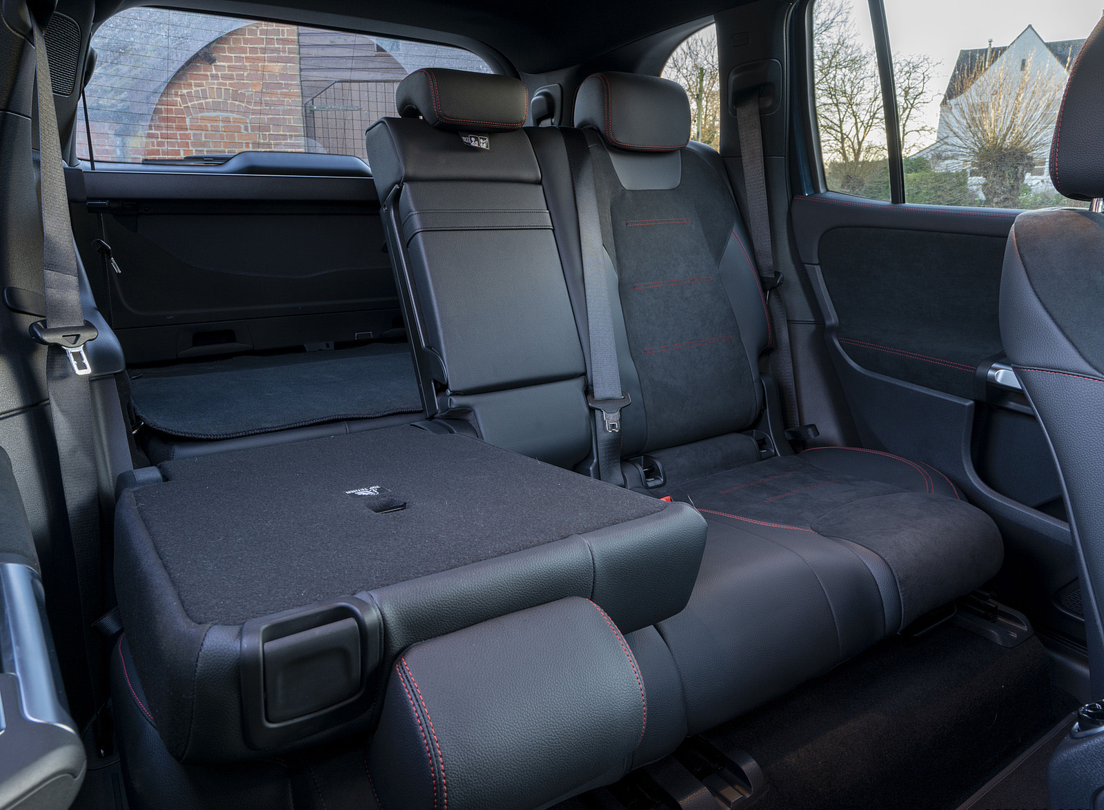 2022 Mercedes-Benz EQB 300 (UK-Spec) Interior Rear Seats Wallpapers #171 of 178