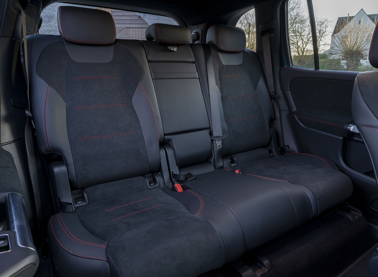 2022 Mercedes-Benz EQB 300 (UK-Spec) Interior Rear Seats Wallpapers #172 of 178