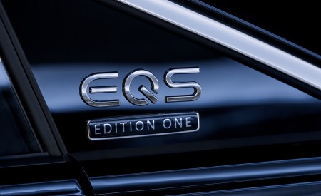 2022 Mercedes-Benz EQS 580 4MATIC AMG-Line Edition 1 (Color: High-Tech Silver Obsidian Black) Badge Wallpapers 450x275 (38)