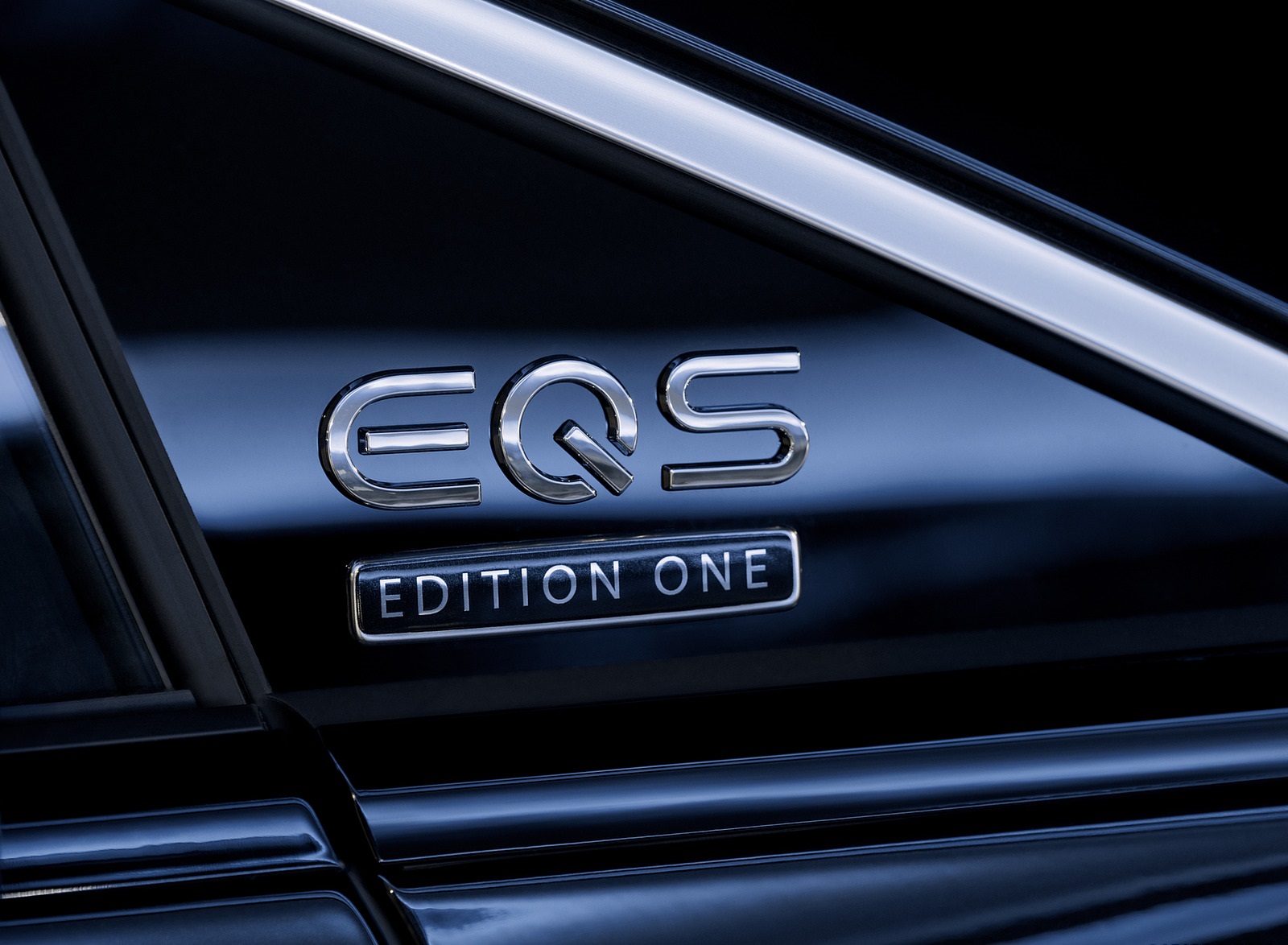 2022 Mercedes-Benz EQS 580 4MATIC AMG-Line Edition 1 (Color: High-Tech Silver Obsidian Black) Badge Wallpapers #38 of 142