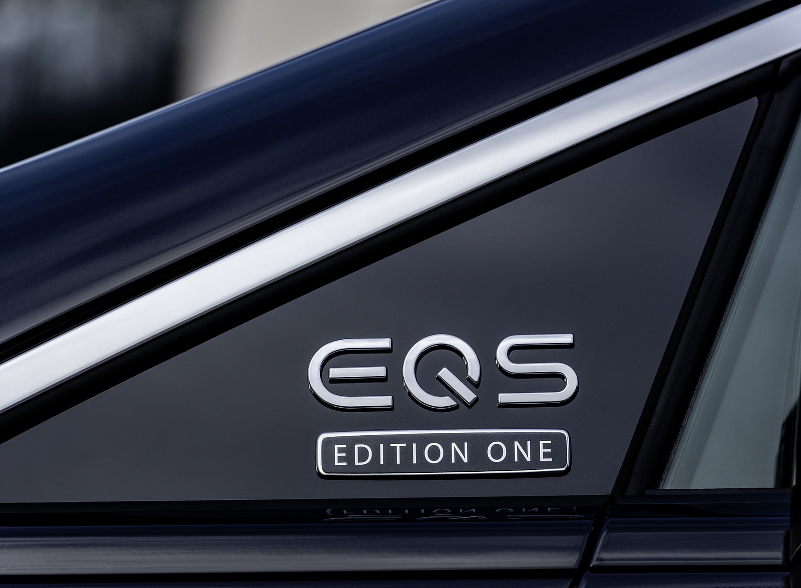 2022 Mercedes-Benz EQS 580 4MATIC AMG-Line Edition 1 (Color: High-Tech Silver Obsidian Black) Badge Wallpapers #39 of 142