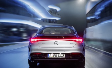 2022 Mercedes-Benz EQS 580 4MATIC AMG-Line Edition 1 (Color: High-Tech Silver Obsidian Black) Rear Wallpapers 450x275 (17)
