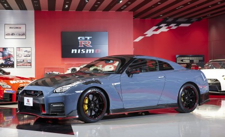 2022 Nissan GT-R NISMO Special Edition Front Three-Quarter Wallpapers 450x275 (4)