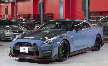 2022 Nissan GT-R NISMO Special Edition Front Three-Quarter Wallpapers 450x275 (2)