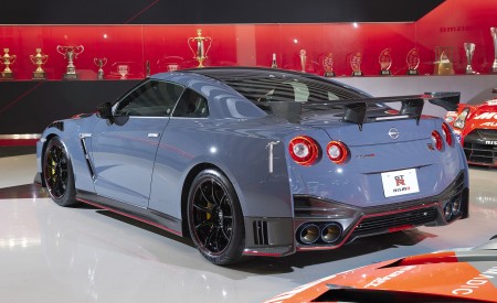 2022 Nissan GT-R NISMO Special Edition Rear Three-Quarter Wallpapers 450x275 (6)