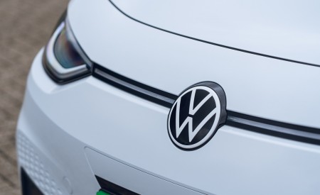 2022 Volkswagen ID.3 Tour Pro S (UK-Spec) Badge Wallpapers 450x275 (48)