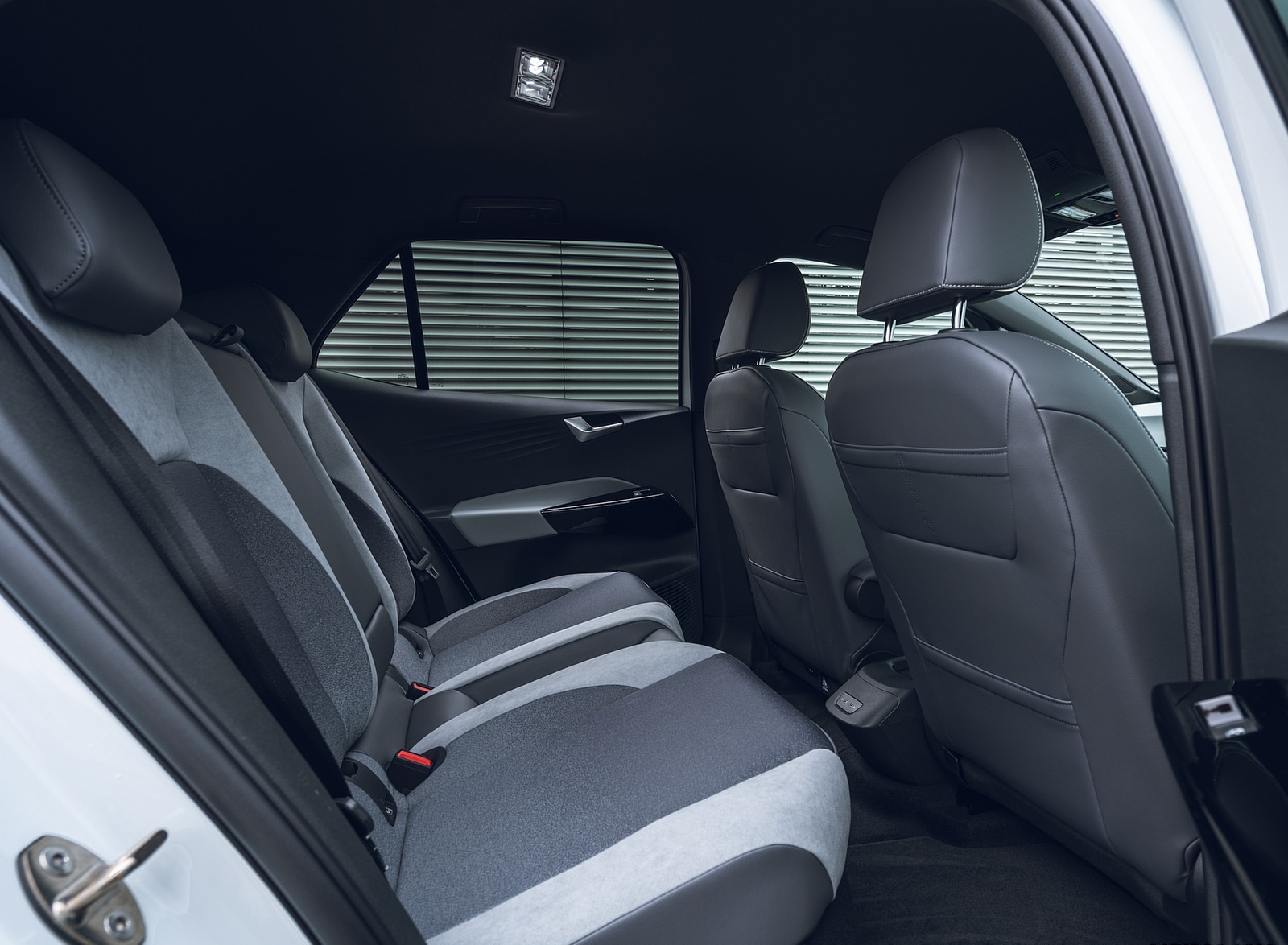 2022 Volkswagen ID.3 Tour Pro S (UK-Spec) Interior Rear Seats Wallpapers #79 of 79