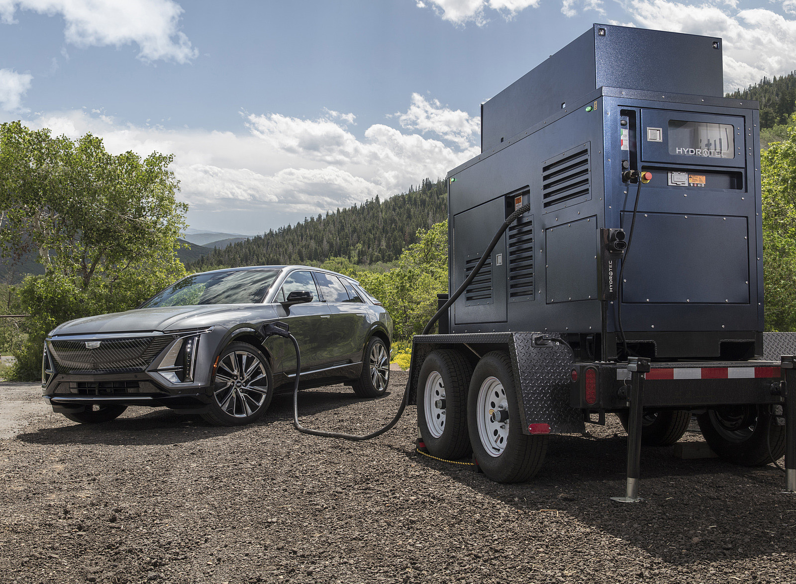 2023 Cadillac LYRIQ Charging via Hydrotec Mobile Portable Hydrogen Charging Station Wallpapers #71 of 74