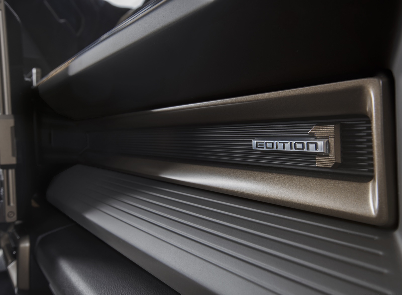 2024 GMC HUMMER EV SUV Interior Detail Wallpapers #39 of 52