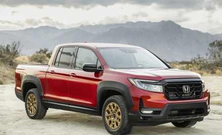2021 Honda Ridgeline Sport with HPD Package Front Three-Quarter Wallpapers 450x275 (20)