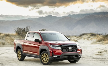 2021 Honda Ridgeline Sport with HPD Package Front Three-Quarter Wallpapers 450x275 (16)