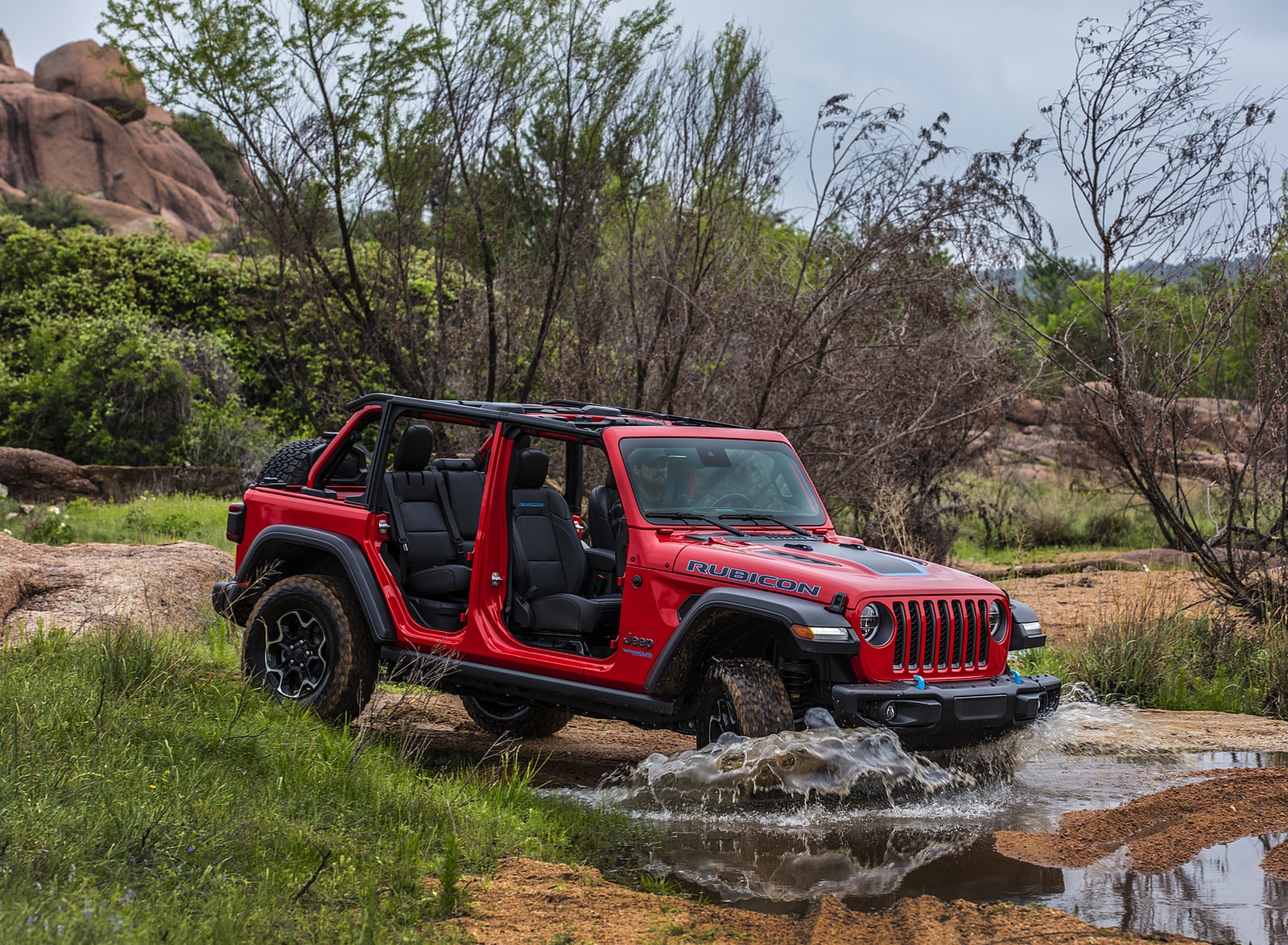 2021 Jeep Wrangler Rubicon 4xe Front Three-Quarter Wallpapers (2)