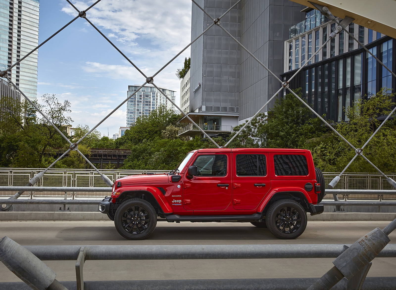 2021 Jeep Wrangler Sahara 4xe Side Wallpapers  #6 of 23