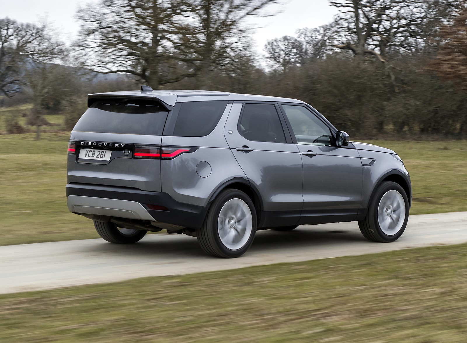 2021 Land Rover Discovery D300 MHEV SE Rear Three-Quarter Wallpapers (4)