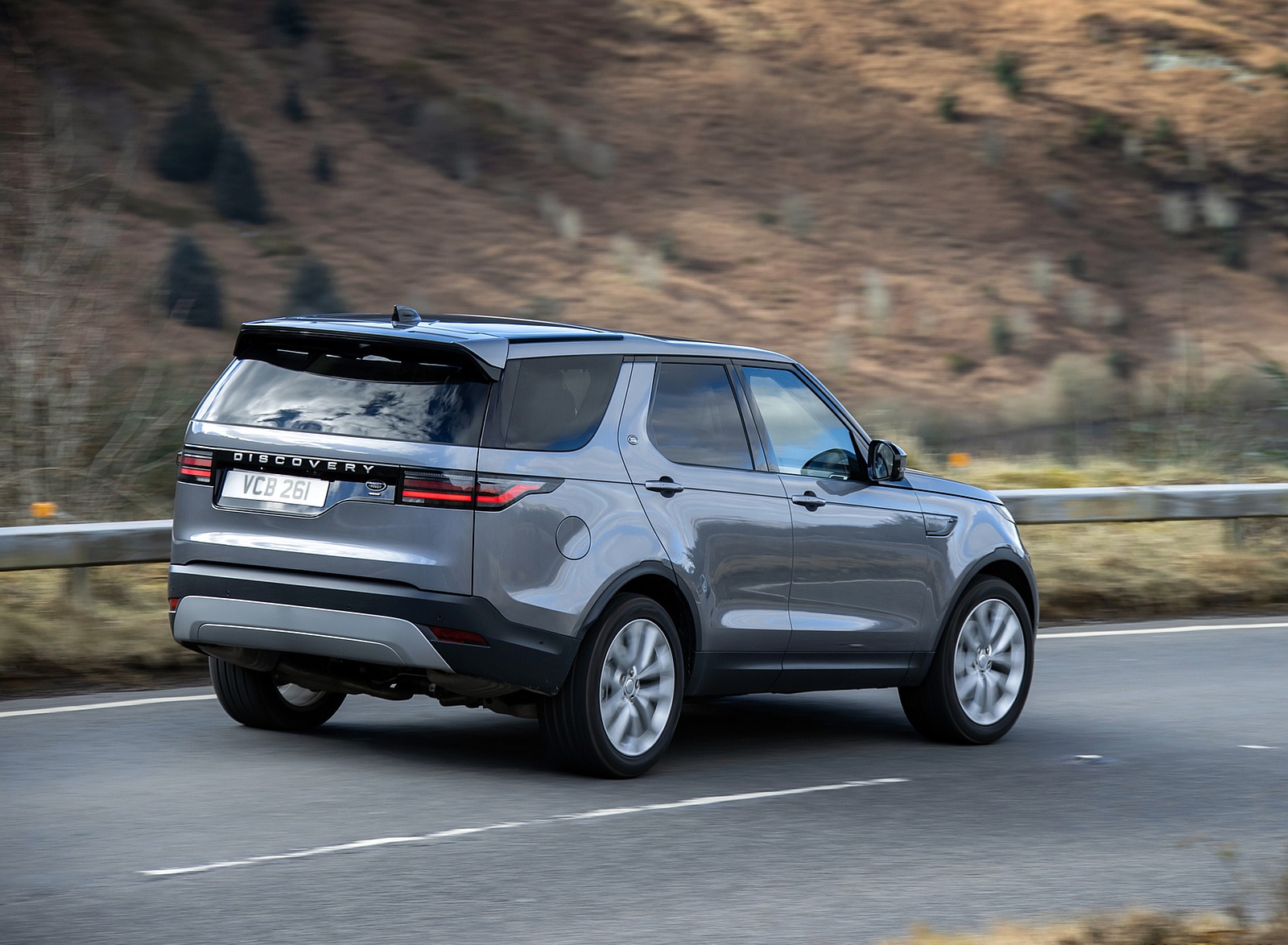 2021 Land Rover Discovery D300 MHEV SE Rear Three-Quarter Wallpapers (5)
