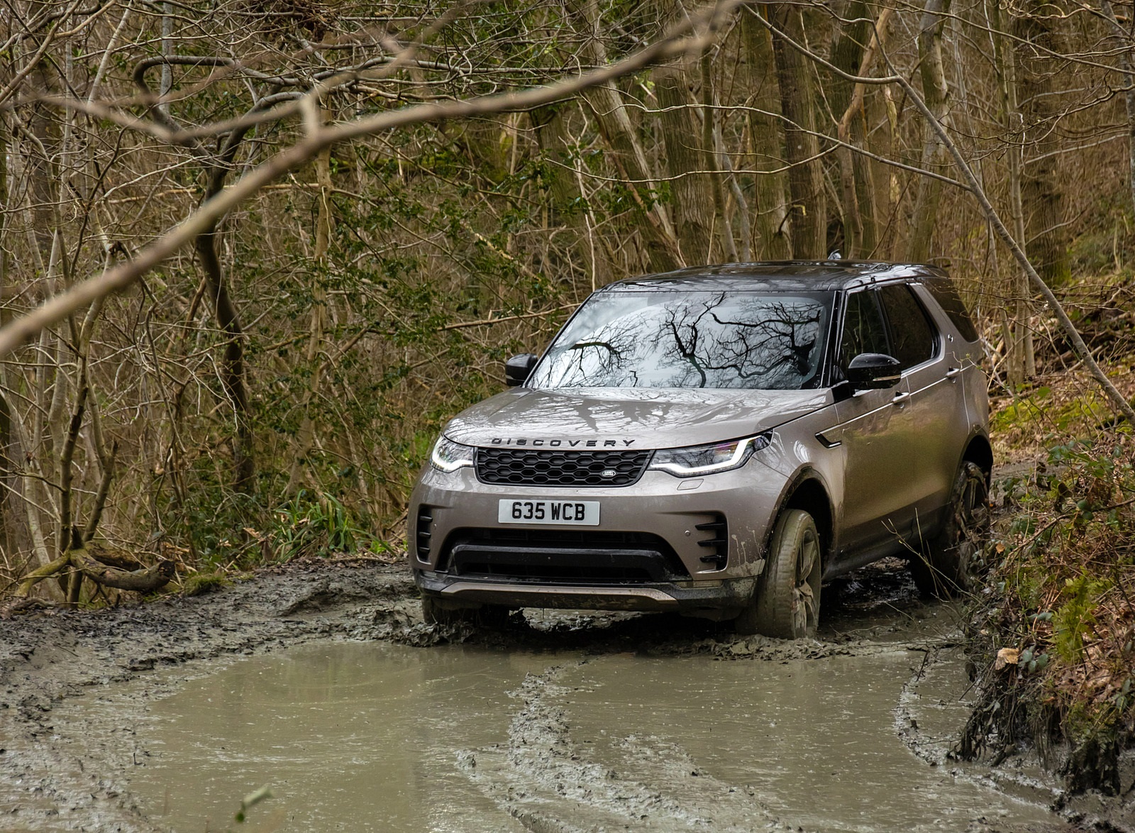 2021 Land Rover Discovery P360 MHEV R-Dynamic S Front Three-Quarter Wallpapers #20 of 50