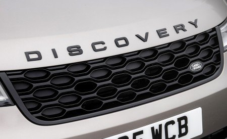 2021 Land Rover Discovery P360 MHEV R-Dynamic S Grill Wallpapers 450x275 (28)