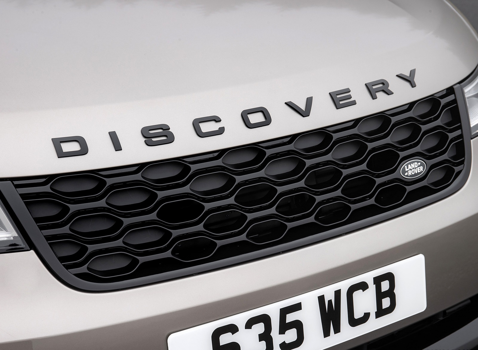 2021 Land Rover Discovery P360 MHEV R-Dynamic S Grill Wallpapers #28 of 50