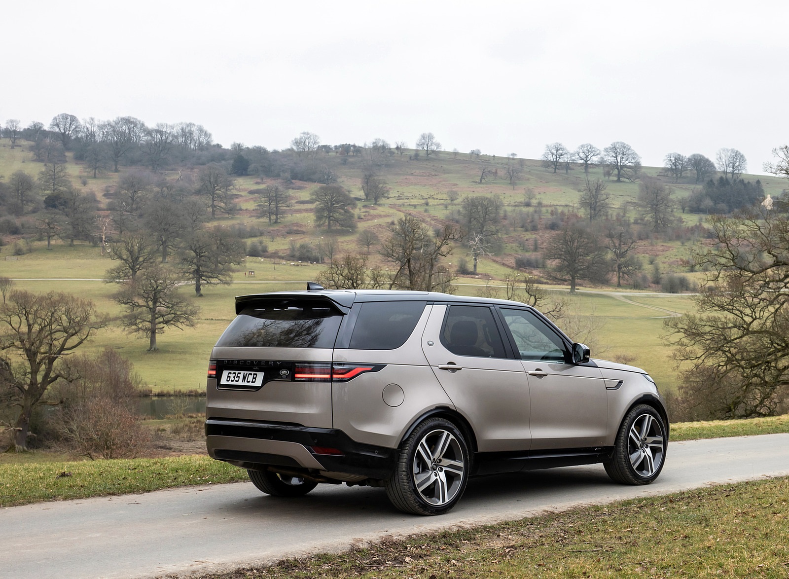 2021 Land Rover Discovery P360 MHEV R-Dynamic S Rear Three-Quarter Wallpapers #25 of 50