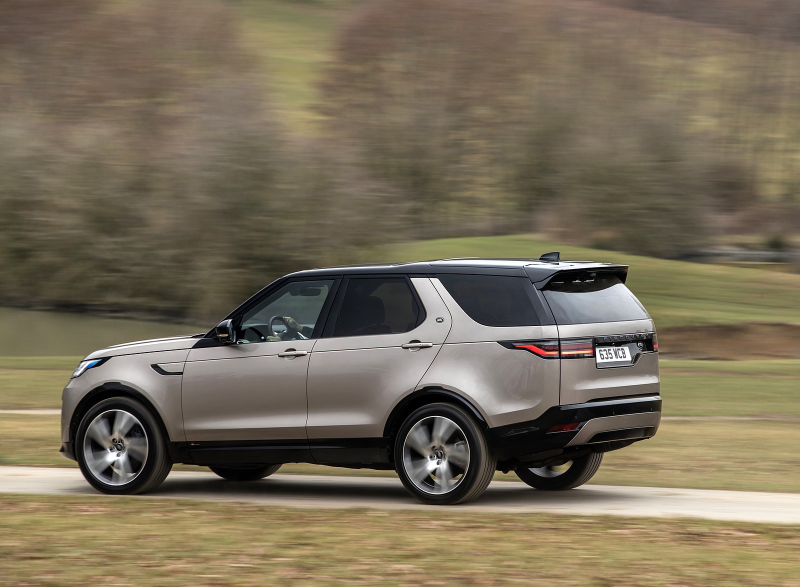 2021 Land Rover Discovery P360 MHEV R-Dynamic S Rear Three-Quarter Wallpapers (9)