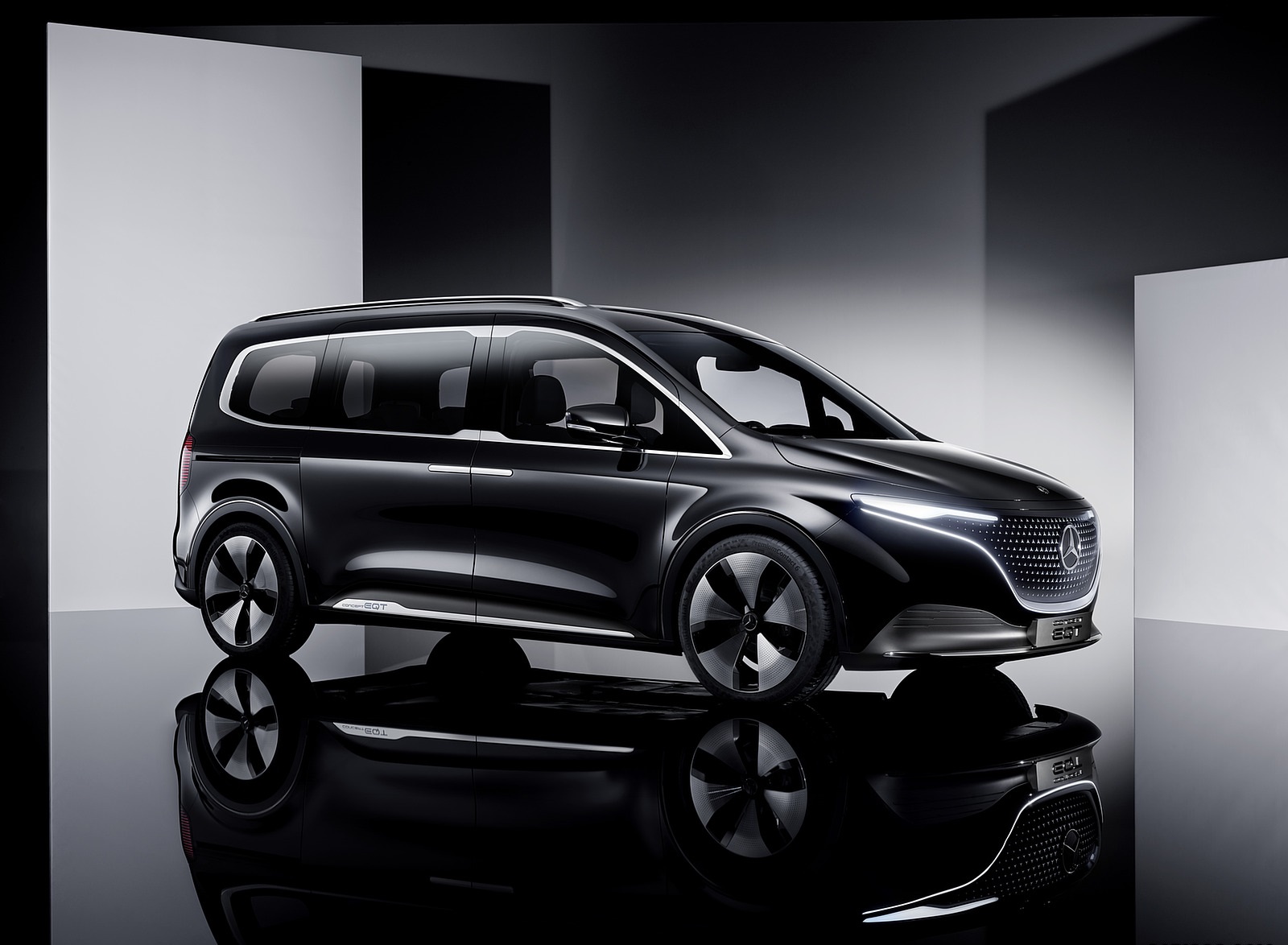 2021 Mercedes-Benz EQT Concept Front Three-Quarter Wallpapers #36 of 50