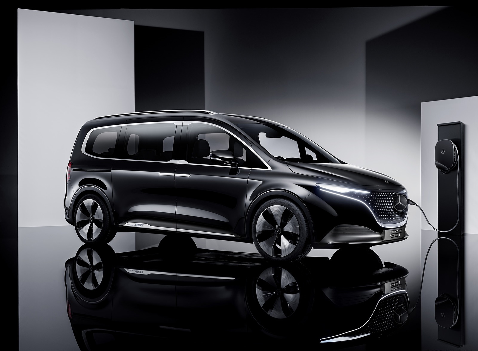 2021 Mercedes-Benz EQT Concept Front Three-Quarter Wallpapers #37 of 50