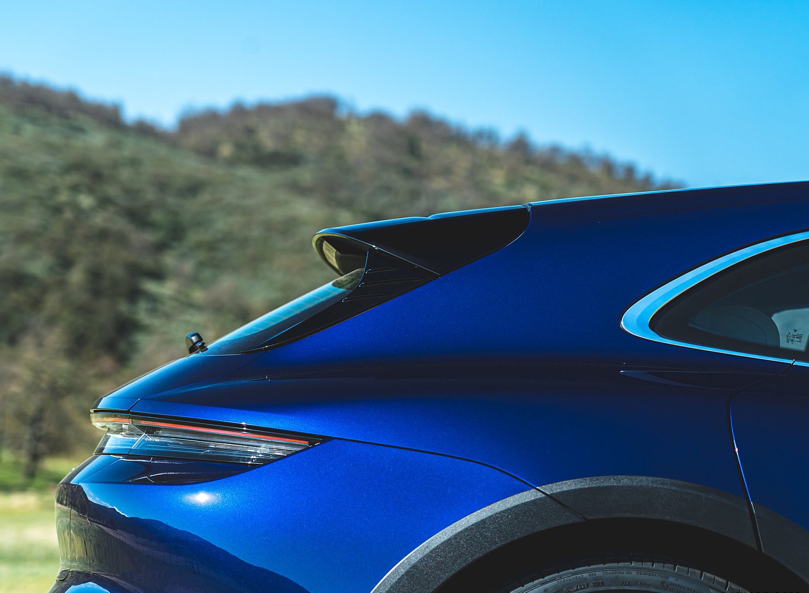 2022 Porsche Taycan Turbo Cross Turismo (Color: Gentian Blue) Detail Wallpapers #79 of 107