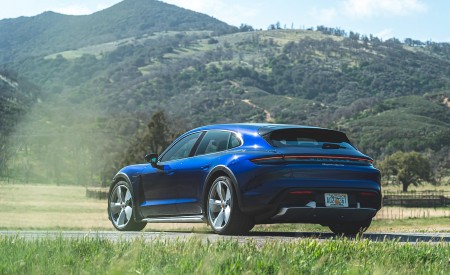 2022 Porsche Taycan Turbo Cross Turismo (Color: Gentian Blue) Rear Three-Quarter Wallpapers 450x275 (51)