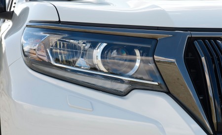 2021 Toyota Land Cruiser Prado Headlight Wallpapers 450x275 (61)