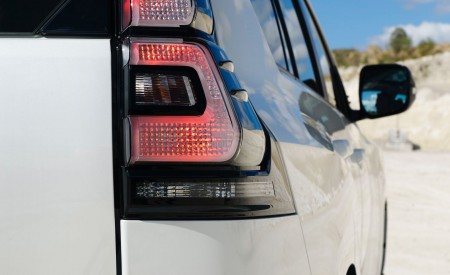 2021 Toyota Land Cruiser Prado Tail Light Wallpapers 450x275 (71)