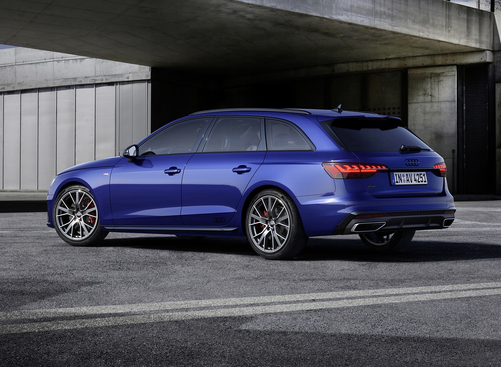 2022 Audi A4 Avant S Line Competition Plus (Color: Navarra Blue Metallic) Rear Three-Quarter Wallpapers #9 of 13