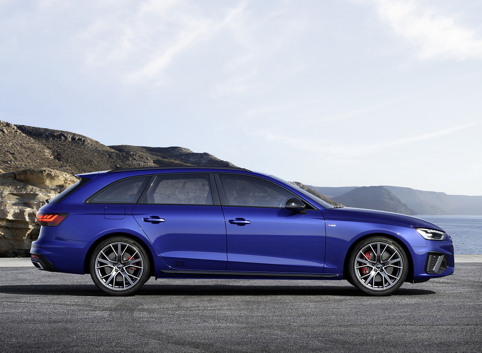 2022 Audi A4 Avant S Line Competition Plus (Color: Navarra Blue Metallic) Side Wallpapers #12 of 13