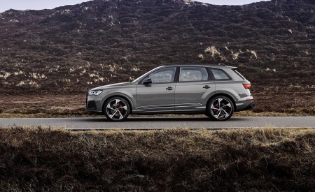 2022 Audi Q7 S Line Competition Plus (Color: Nardo Grey) Side Wallpapers 450x275 (6)