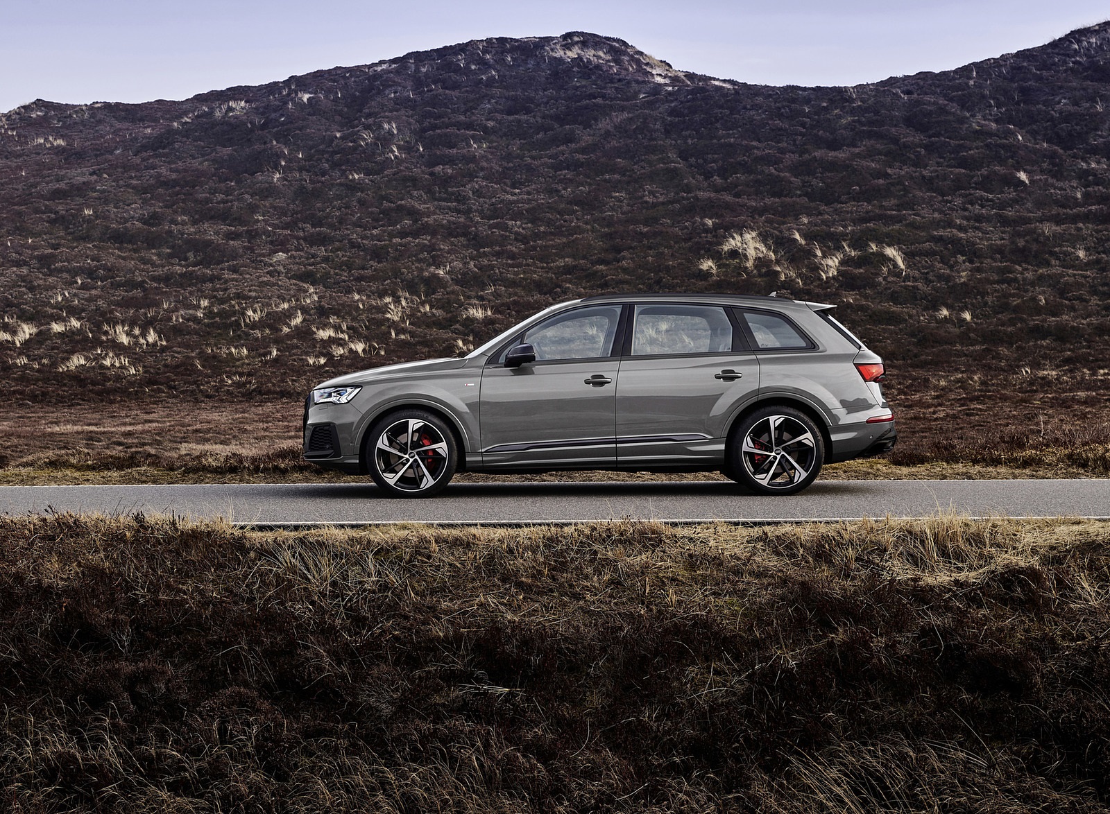 2022 Audi Q7 S Line Competition Plus (Color: Nardo Grey) Side Wallpapers (6)