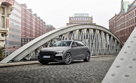 2022 Audi Q8 S Line Competition Plus (Color: Nardo Gray) Front Three-Quarter Wallpapers  450x275 (23)