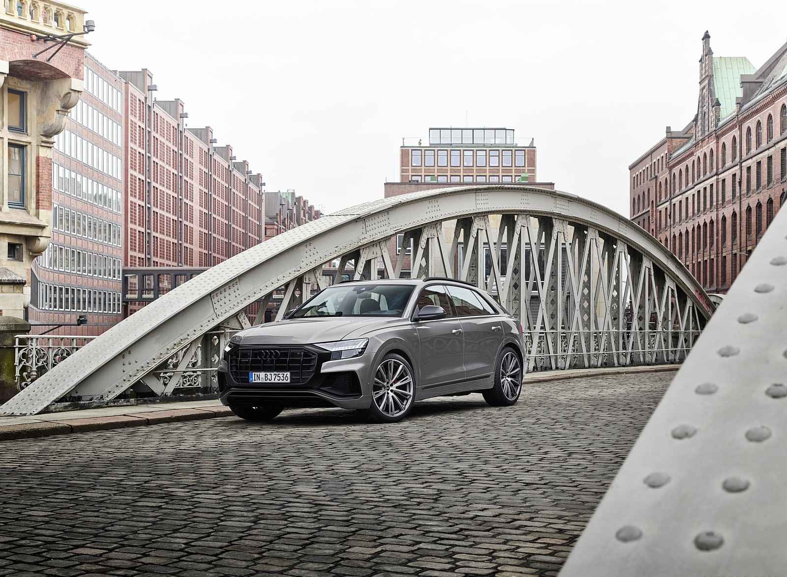 2022 Audi Q8 S Line Competition Plus (Color: Nardo Gray) Front Three-Quarter Wallpapers  #23 of 34
