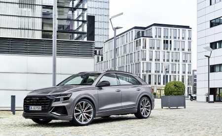 2022 Audi Q8 S Line Competition Plus (Color: Nardo Gray) Front Three-Quarter Wallpapers  450x275 (18)