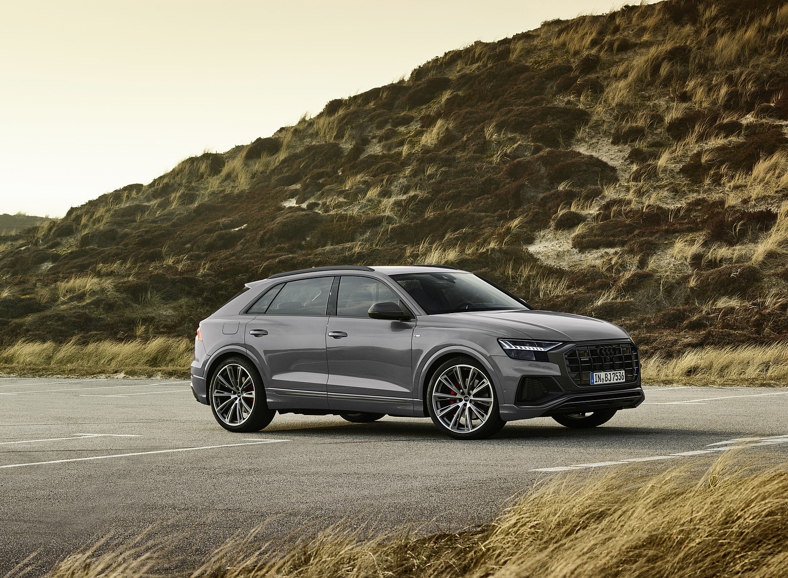 2022 Audi Q8 S Line Competition Plus (Color: Nardo Gray) Front Three-Quarter Wallpapers  (9)