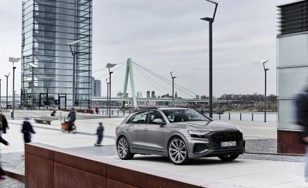 2022 Audi Q8 S Line Competition Plus (Color: Nardo Gray) Front Three-Quarter Wallpapers  450x275 (19)