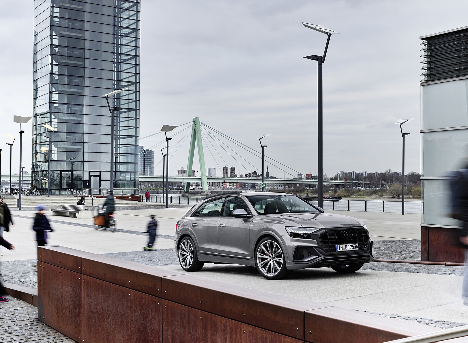 2022 Audi Q8 S Line Competition Plus (Color: Nardo Gray) Front Three-Quarter Wallpapers  #19 of 34
