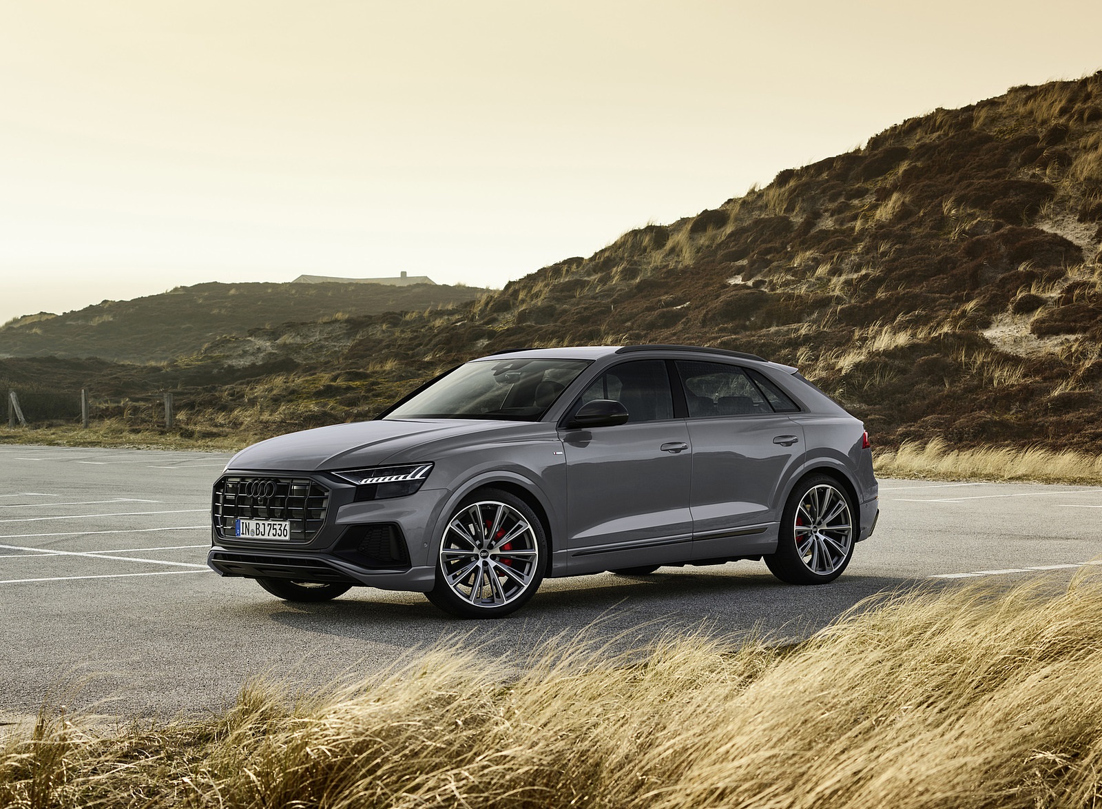 2022 Audi Q8 S Line Competition Plus (Color: Nardo Gray) Front Three-Quarter Wallpapers  (10)