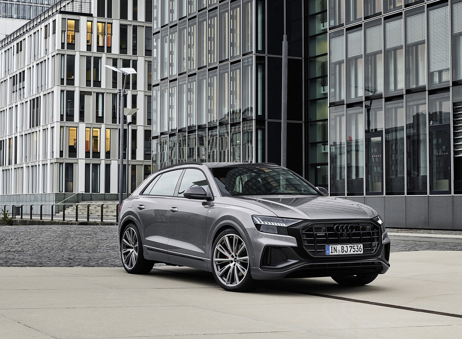 2022 Audi Q8 S Line Competition Plus (Color: Nardo Gray) Front Three-Quarter Wallpapers #21 of 34