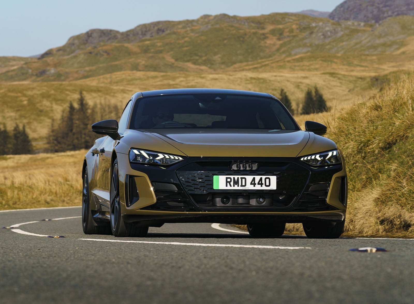 2022 Audi RS e-tron GT (UK-Spec) Front Wallpapers  (4)