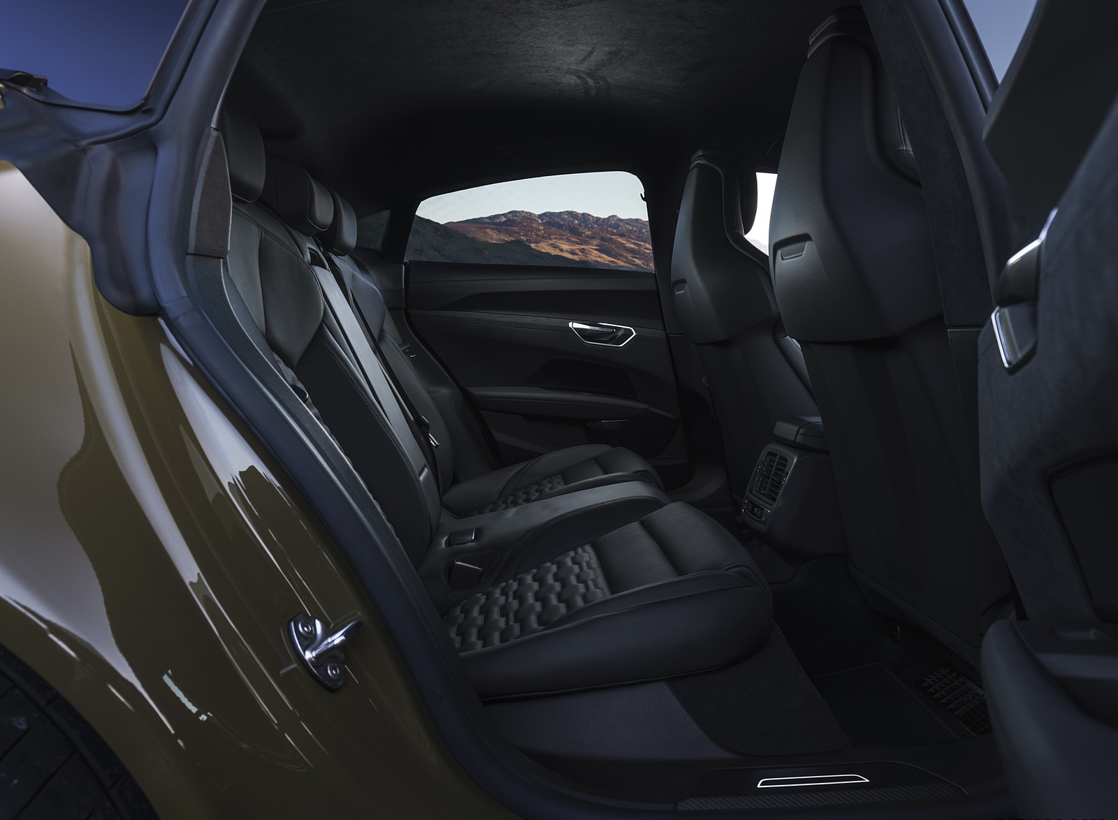2022 Audi RS e-tron GT (UK-Spec) Interior Rear Seats Wallpapers #49 of 50