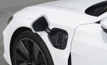 2022 Audi e-tron GT (UK-Spec) Charging Port Wallpapers 450x275 (28)